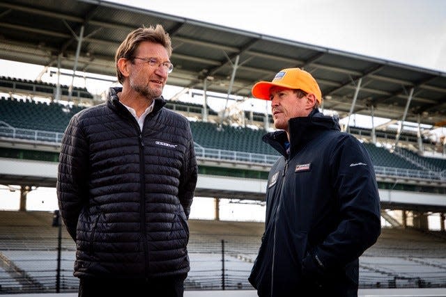 Honda Performance Development president and technical director David Salters (left) and Ganassi driver Scott Dixon, chat during Monday's limited day of new engine testing at IMS.