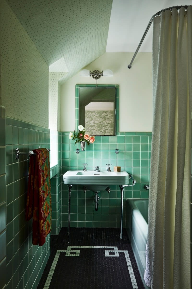 How to Light Your Bathroom: 3 Expert Tips on Choosing Fixtures and More