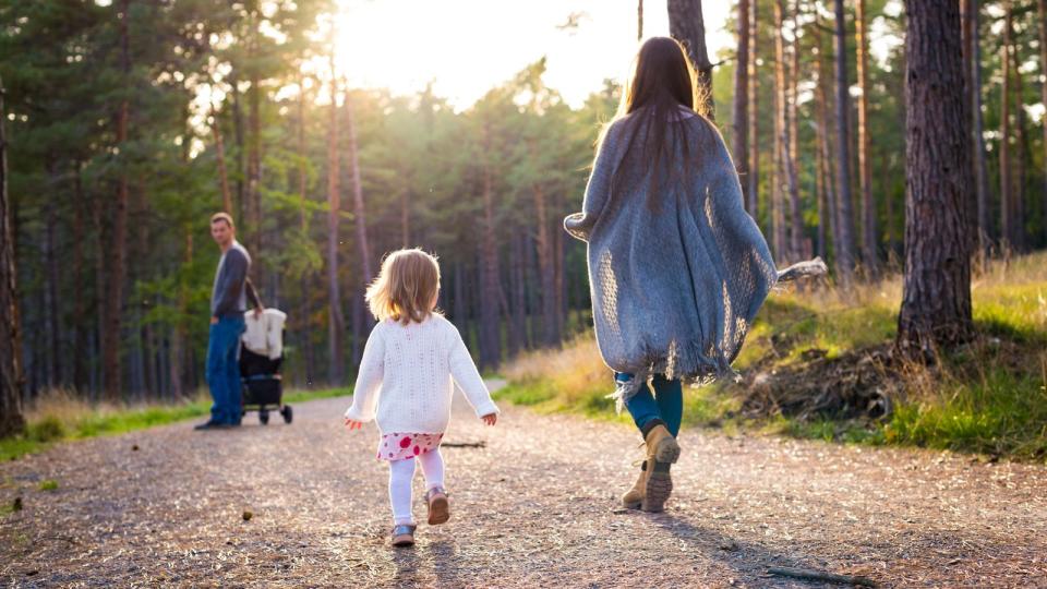 <p>Der Muttertag hat nicht überall auf der Welt das gleiche Datum. Während wir in Deutschland am zweiten Sonntag im Mai feiern, wird der Festtag in Frankreich und Schweden zum Beispiel am letzten Sonntag im Mai begangen. In der Mongolei ist es erst am 1. Juni so weit, in Thailand am 12. August, in Panama sogar erst am 8. Dezember. (Bild: iStock / AndreaObzerova)</p> 