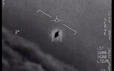 Video clip of what two fighter jet pilots saw in a 2004 UFO encounter near San Diego