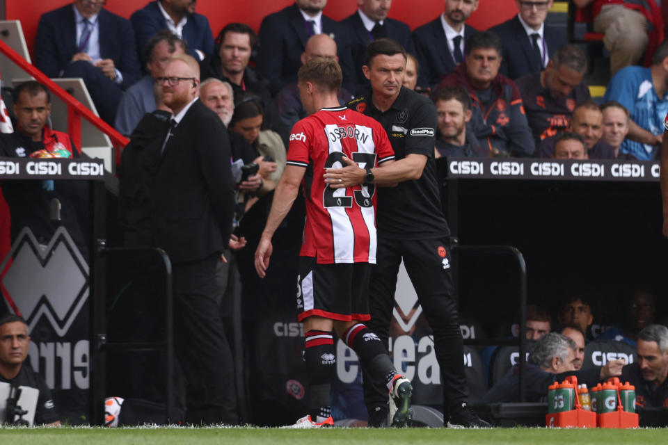 Sheffield United’s manager Paul Heckingbottom consoles Sheffield United’s English midfielder #23 Ben Osborn as he leaves the game injured during the Premier League football match between Sheffield United and Manchester City at Bramall Lane (Photo by Darren Staples / AFP) 