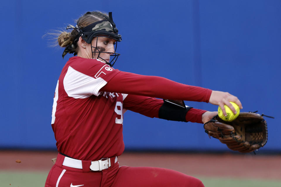 Oklahoma's Jordyn Bahl pitches against Florida State during the first inning of the first game of the NCAA Women's College World Series softball championship series Wednesday, June 7, 2023, in Oklahoma City. (AP Photo/Nate Billings)