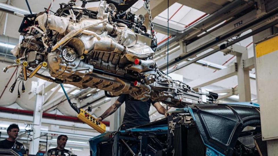 2022年2月16日，一輛Felicity Ace貨輪載著多達3,965輛Volkswagen集團新車要運往美國羅德島Davisville，卻不慎發生起火事件，導致15輛Aventador葬身海底，原廠只好重啟生產。(圖片來源/ Lamborghini)