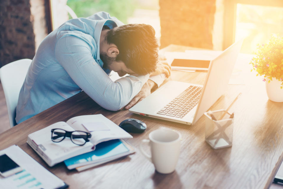 Si estás cansado todo el día, puede que tu alimentación tenga algo que ver. Foto: Deagreez/iStock