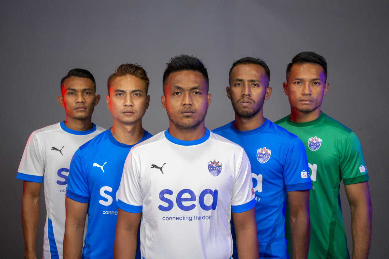 Lion City Sailors FC players pose in their new club colours. (PHOTO: Amirul Asyraf/Lion City Sailors FC)