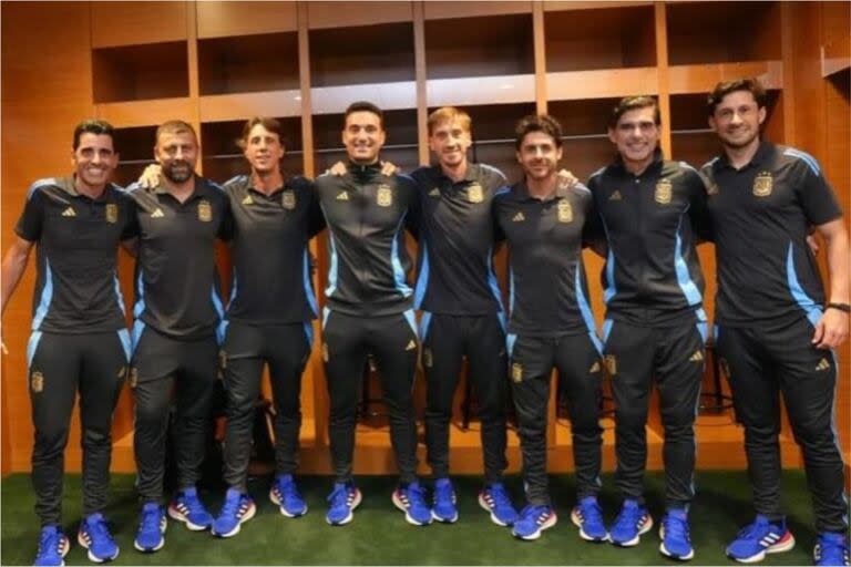 La foto grupal del cuerpo técnico de la selección argentina