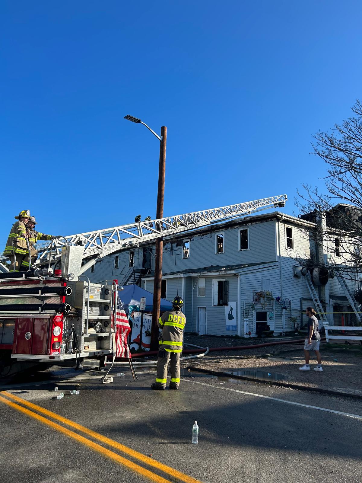 Block Island е в извънредно положение поради пожар, посетителите са