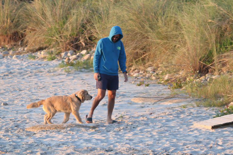 Nacho Viale vivió un momento de tensión cuando su perro se escapó en la costa uruguaya