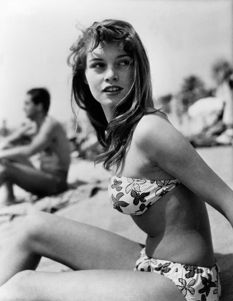 Im Jahr 1953 posierte die erst 18-jährige Brigitte Bardot in diesem Bikini am Strand von Cannes für die Fotografen. Nachdem das Foto in den Zeitungen veröffentlicht wurde, gab es wochenlang kein anderes Gesprächsthema mehr.