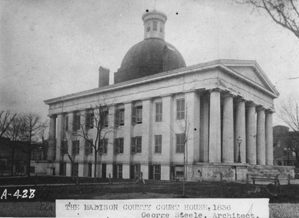 A historical black-and-white photo of the Madison County court house in Huntsville, Alabama. (Public domain)