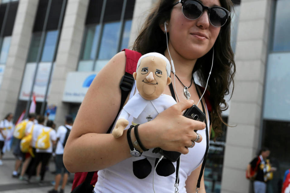 <p>A woman carrying a Pope Francis puppet is seen near Cracovia Stadium in Krakow, Poland July 27, 2016. (Agencja Gazeta/Jakub Porzycki/via REUTERS)</p>