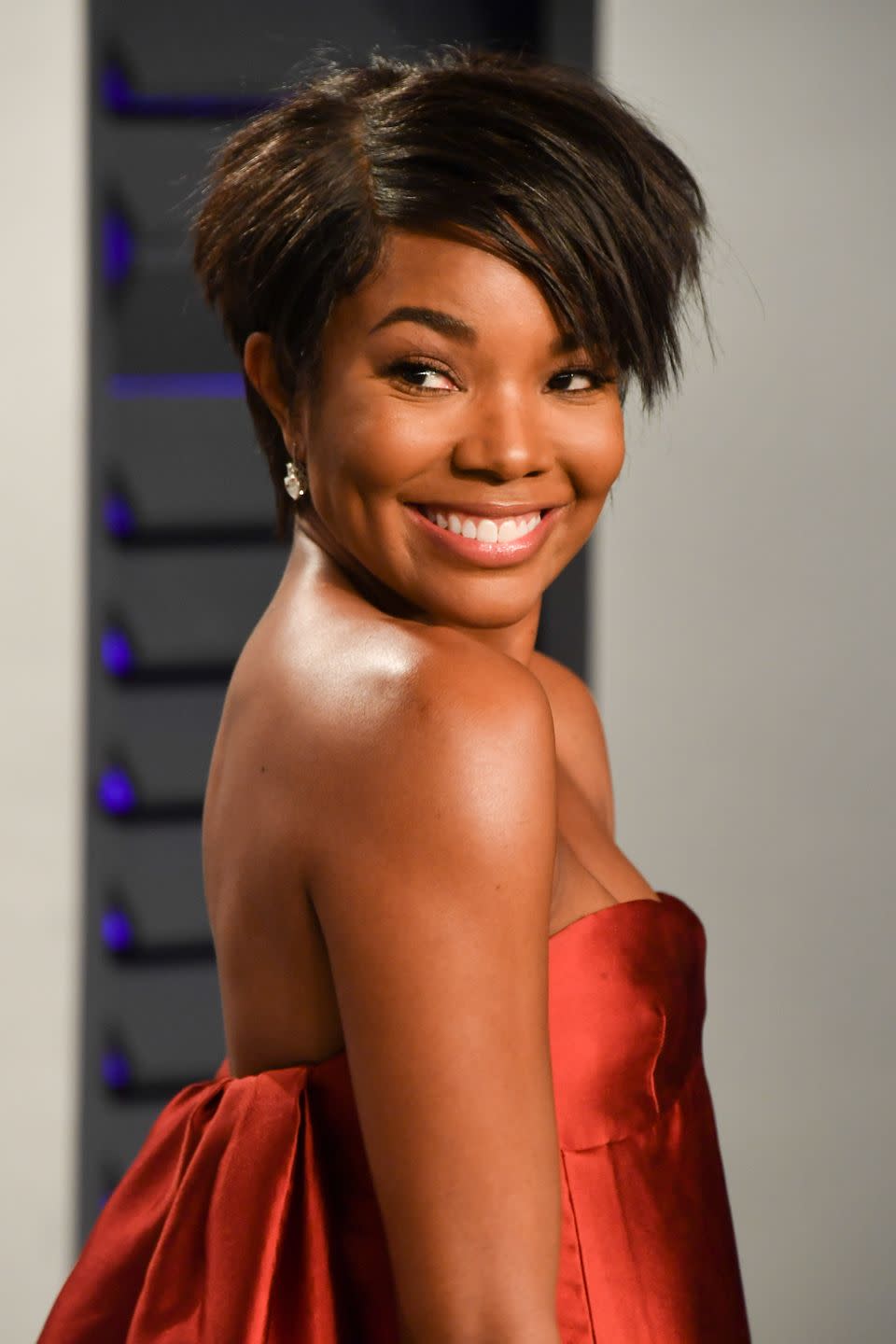 <p>Gabrielle Union couldn't stop playing with her new choppy pixie cut on the red carpet.</p>