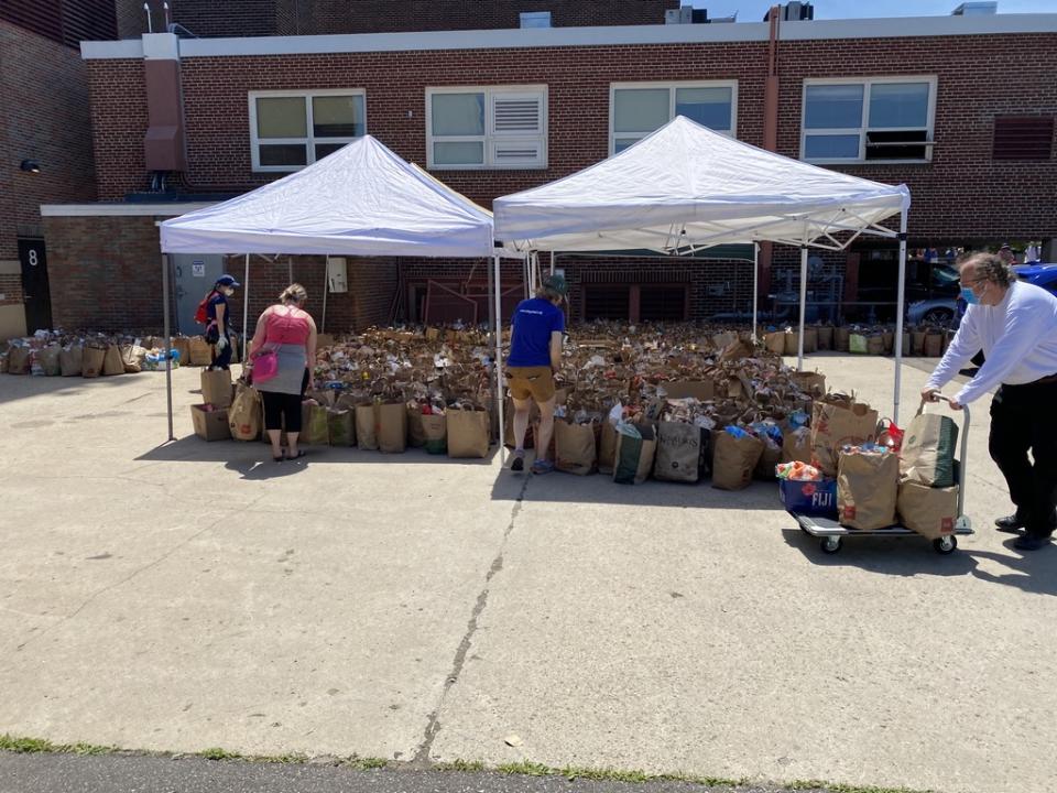 Volunteers help sort food donations outside of Sanford Middle School. (The Sheridan Story)