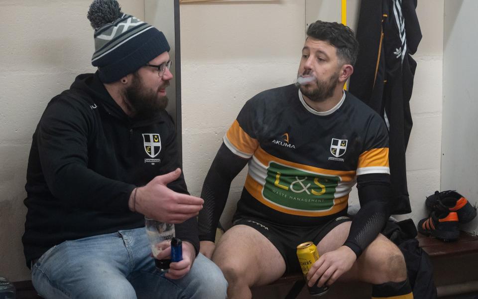 Gareth Davies vaping in rugby changing room