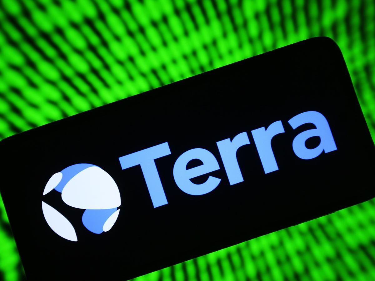이 보고서는 Terraform Labs의 공동 설립자가 600억 달러 규모의 암호화폐 충돌과 관련된 혐의로 한국에 의해 기소되었다고 밝혔습니다.