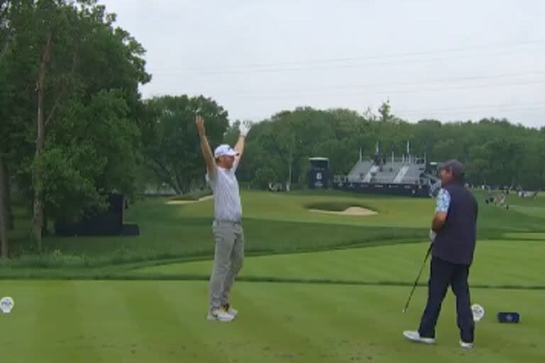 El festejo de Sebastian Soderberg en el par 3 del 8 en la cancha de Valhalla Golf Club, que no veía un hoyo en uno desde 1996; el sueco lo logró en la segunda jornada del PGA Championship.