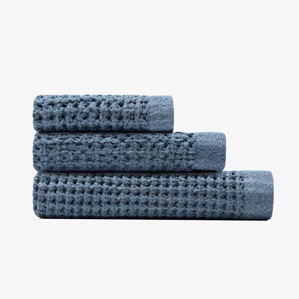 <p><a href="https://go.redirectingat.com?id=74968X1596630&url=https%3A%2F%2Fonsentowel.com%2Fcollections%2Fall%2Fproducts%2Fonsen-bath-towel-set&sref=https%3A%2F%2Fwww.menshealth.com%2Fstyle%2Fa43379102%2Fonsen-sale-march-2023%2F" rel="nofollow noopener" target="_blank" data-ylk="slk:Shop Now;elm:context_link;itc:0;sec:content-canvas" class="link ">Shop Now</a></p><p>Onsen Waffle Bath Towel Set</p><p>$60.00</p><p>onsentowel.com</p><span class="copyright">Onsen</span>