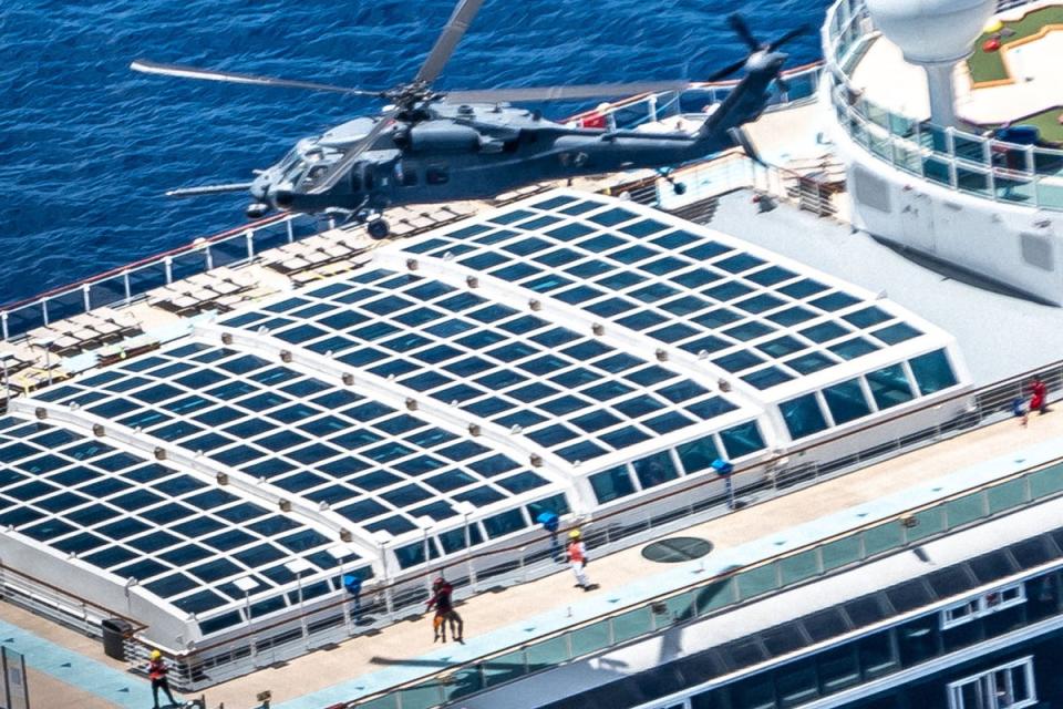 US Air Force rescue critically ill child from a cruise ship some 400 miles from the US mainland (US Department of Defence)