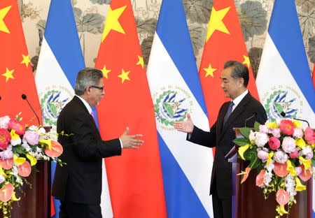 Chinese Foreign Minister Wang Yi (R) and El Salvador's Foreign Minister Carlos Castaneda attend a signing ceremony to establish diplomatic ties between the two countries, at the Diaoyutai State Guesthouse in Beijing, China August 21, 2018. REUTERS/Jason Lee