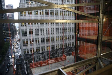 An interior view of 390 Madison Avenue, an office building in midtown Manhattan in New York that is undergoing a complete re-construction November 10, 2015. REUTERS/Mike Segar