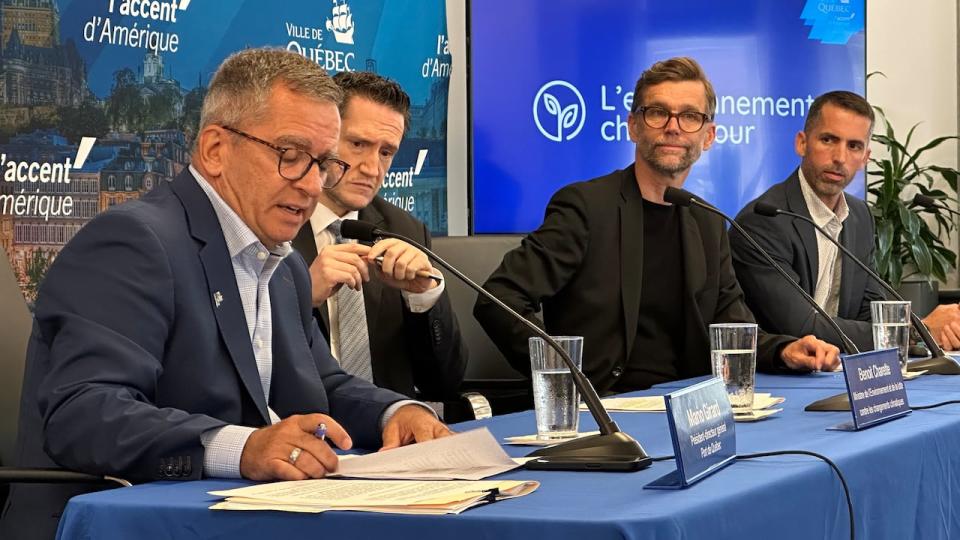 From left to right, Port of Quebec CEO Mario Girard, Quebec Environment Minister Benoit Charette, Quebec City Mayor Bruno Marchand  and Matthieu Alibert, director of the Division Prévention et contrôle environnemental in Quebec City held a news conference Tuesday. 