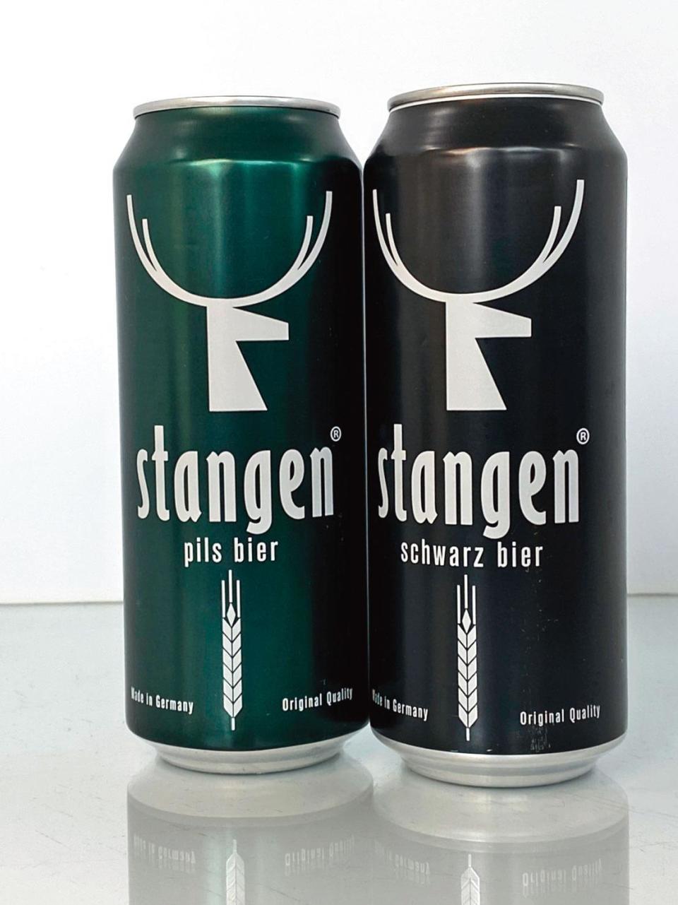 去年就叩關登台的德國鹿頭啤酒，口碑相當好。這2款皮爾森4.7%（左）、黑啤4.9%（右），家樂福售價皆為1瓶75元／500ml。