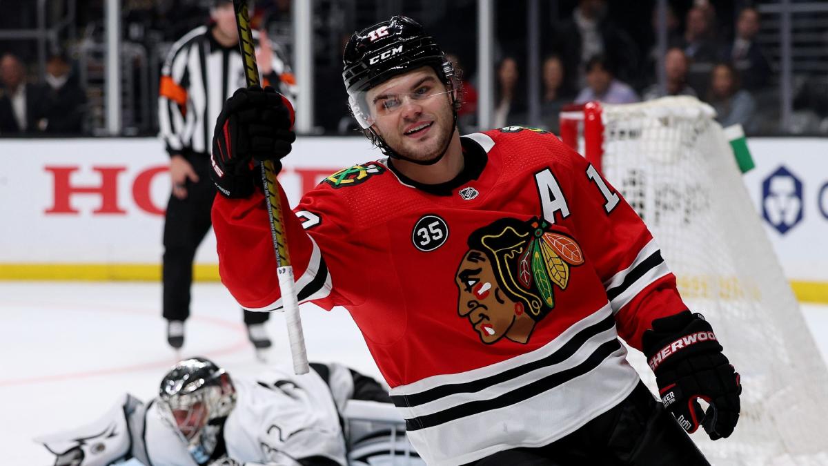 Should Flyers trade No. 5 pick for Chicago Blackhawks sniper Alex DeBrincat