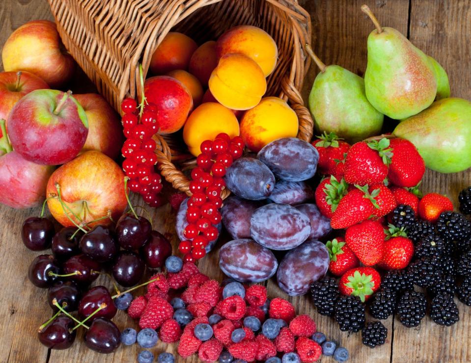 Je nach Obst- oder Gemüsesorte können sich die Garzeiten und auch die Temperatur, bei der eingekocht werden soll, sowohl im Backofen als auch im Topf deutlich unterscheiden. Es kommt auch sehr darauf an, ob die Lebensmittel roh oder schon gekocht sind. Orientieren Sie sich dazu an den Angaben im Rezept, das Sie benutzen. (Bild: iStock/funix)