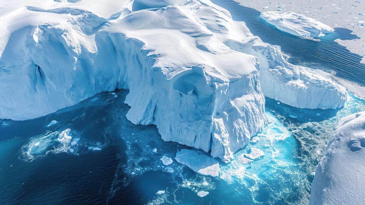 <a href="https://www.shutterstock.com/es/image-photo/aerial-perspective-showcases-dramatic-melting-icebergs-2406809335" rel="nofollow noopener" target="_blank" data-ylk="slk:Mongkolchon Akesin / Shutterstock;elm:context_link;itc:0;sec:content-canvas" class="link ">Mongkolchon Akesin / Shutterstock</a>