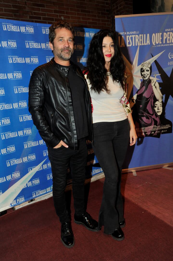 Nicolás Pauls y su novia, Catalina Morano, fueron a apoyar al film que protagoniza Anita Pauls, hermana de él y muy amiga de ella 