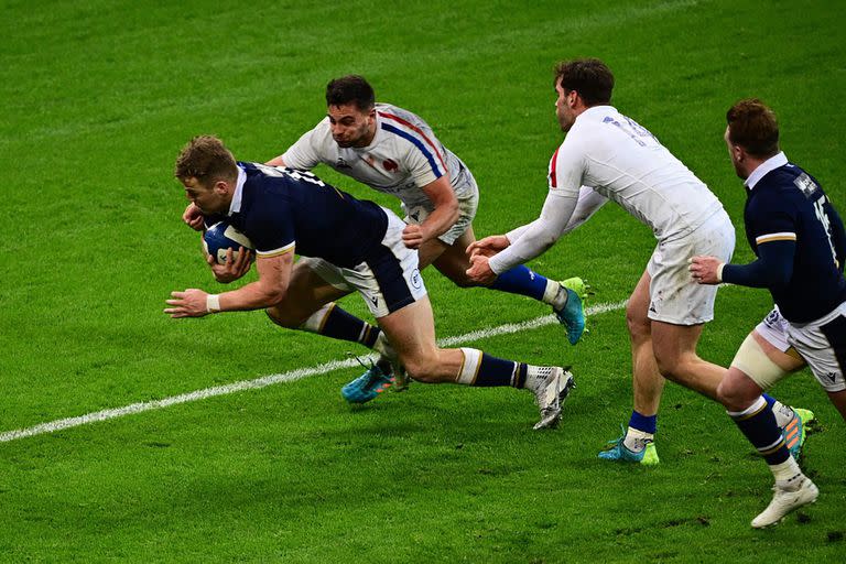 Rumbo al try en la última jugada, Duhan van der Merwe va a darle la victoria a Escocia 