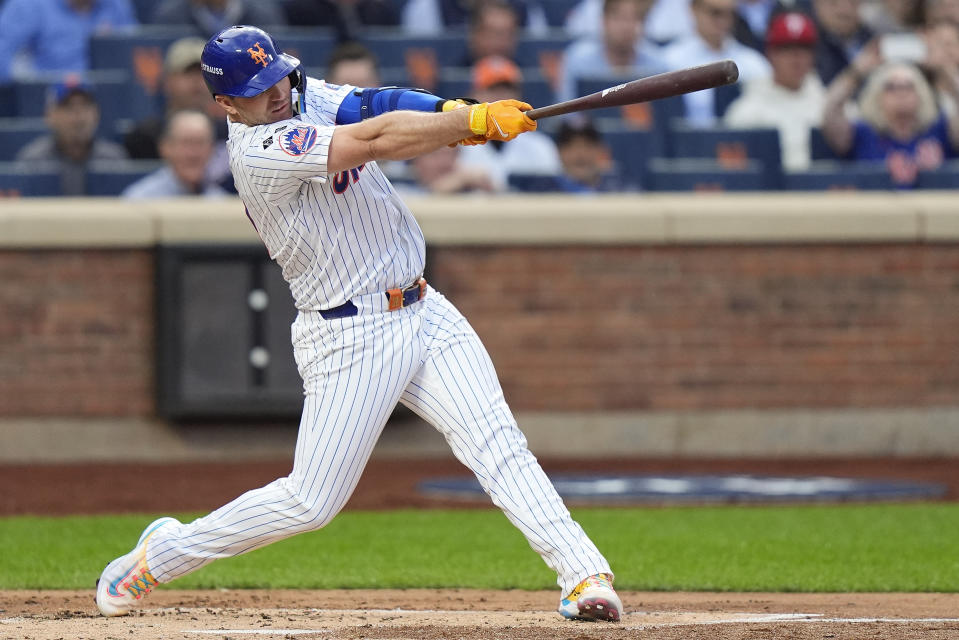 New York Mets Pete Alonso (20) connects for a solo home run against the Philadelphia Phillies during the second inning of Game 3 of the National League baseball playoff series, Tuesday, Oct. 8, 2024, in New York. (AP Photo/Frank Franklin II)