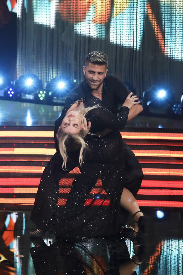 En su paso por Bailando con le stelle, Nara realizó una coreografía junto al bailarín Antonio Berardi y su participación fue muy elogiada por el jurado