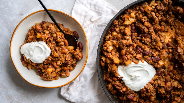 chili hash in bowl and pan