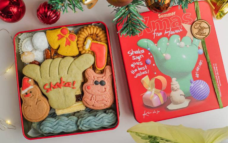 伴手禮品牌「旅旅食光」迎接聖誕推出「夏日聖誕沙卡鐵盒餅乾」。