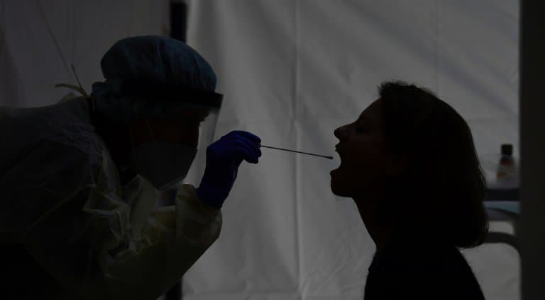 Test du coronavirus dans un centre de dépistage à Potsdam, le 16 novembre 2020 - Tobias Schwarz © 2019 AFP