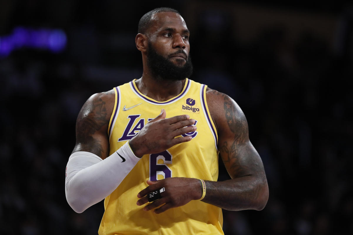 Lakers' LeBron James cleared after 2 negative COVID-19 tests