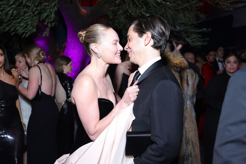 beverly hills, california march 12 exclusive access, special rates apply l r kate bosworth and justin long attend the 2023 vanity fair oscar party hosted by radhika jones at wallis annenberg center for the performing arts on march 12, 2023 in beverly hills, california photo by stefanie keenanvf23wireimage for vanity fair