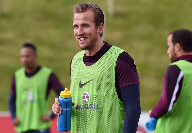 England and Tottenham striker Harry Kane (C) attends a training session at St George's Park near Burton-on-Trent, central England, on March 24, 2015, ahead of their UEFA Euro 2016 qualifying match against Lithuania at Wembley