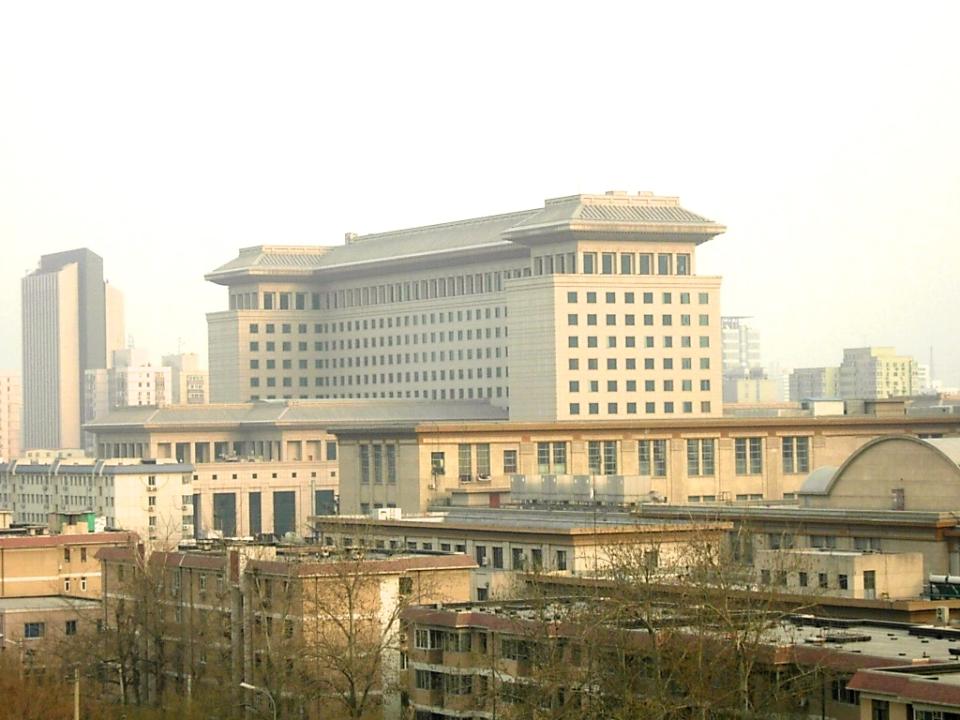 隨著最近兩任中國國防部長魏鳳和、李尚福落馬，中國軍官們將八一大樓視為不祥之地。圖為八一大樓。   圖：攝攝自維基百科