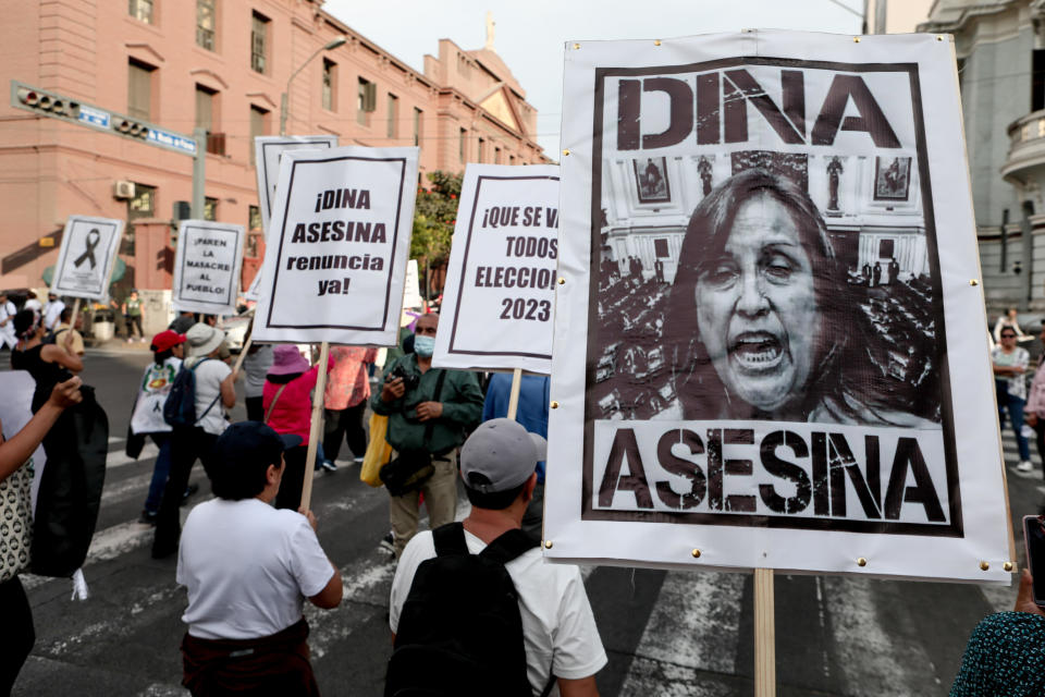 Hundreds of people participate in a protest against the government of Dina Boluarte in Lima, Peru, January 12, 2023.  / Credit: Klebher Vasquez/Anadolu Agency/Getty