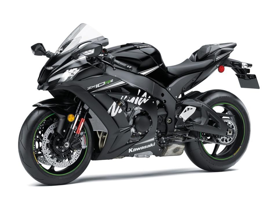 2017 ZX-10RR 以一身冬季測試塗裝於德國科隆展登場。