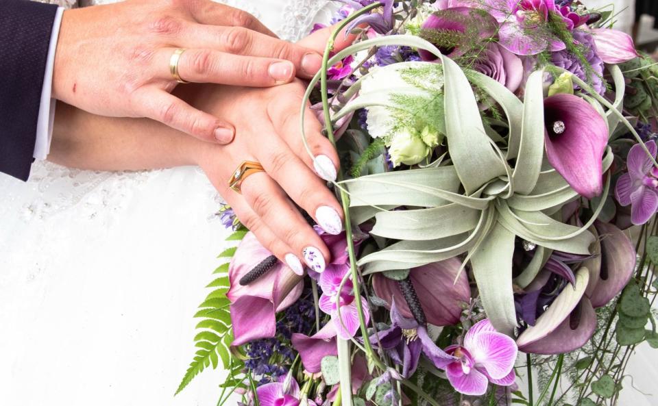 Hochzeit im Hause Wollny: Nach acht Jahren Beziehung haben sich Sarafina und Peter in einer kirchlichen Trauung das Jawort gegeben.