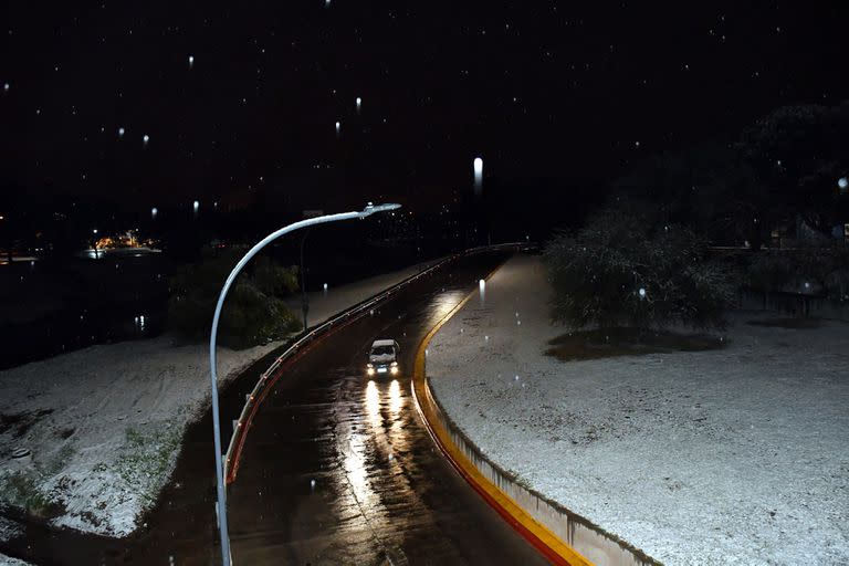 Córdoba capital amaneció cubierta de Nieve