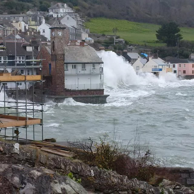 Dawlish waves hit sea wall