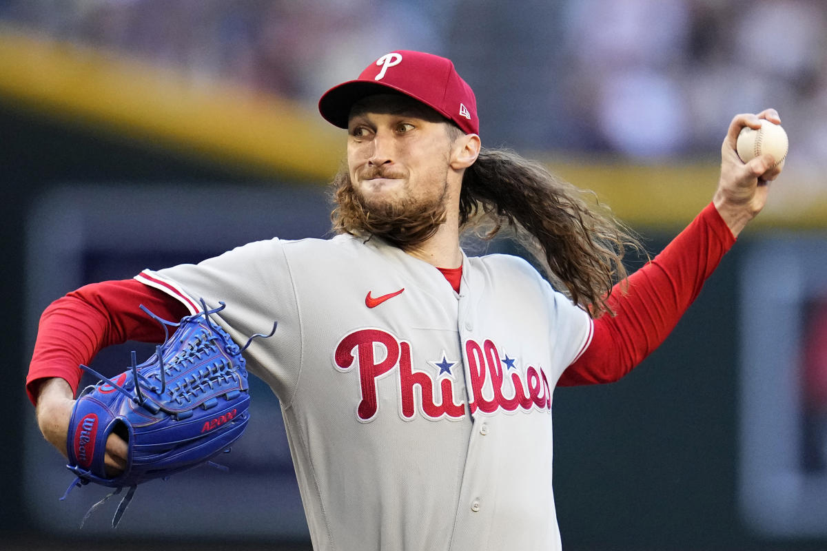 PHOENIX, AZ - AUGUST 30: Philadelphia Phillies Outfielder Matt