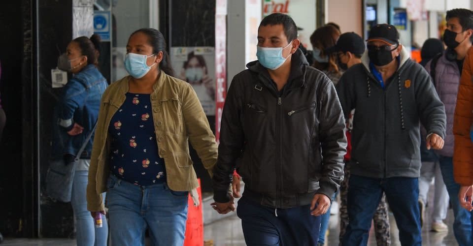 El uso del cubrebocas continúa siendo una medida higiénica para prevenir el contagio por COVID-19, la población en el Valle de Toluca continuan usándolo algunos otros prefieren no hacer uso de estos en la calle.