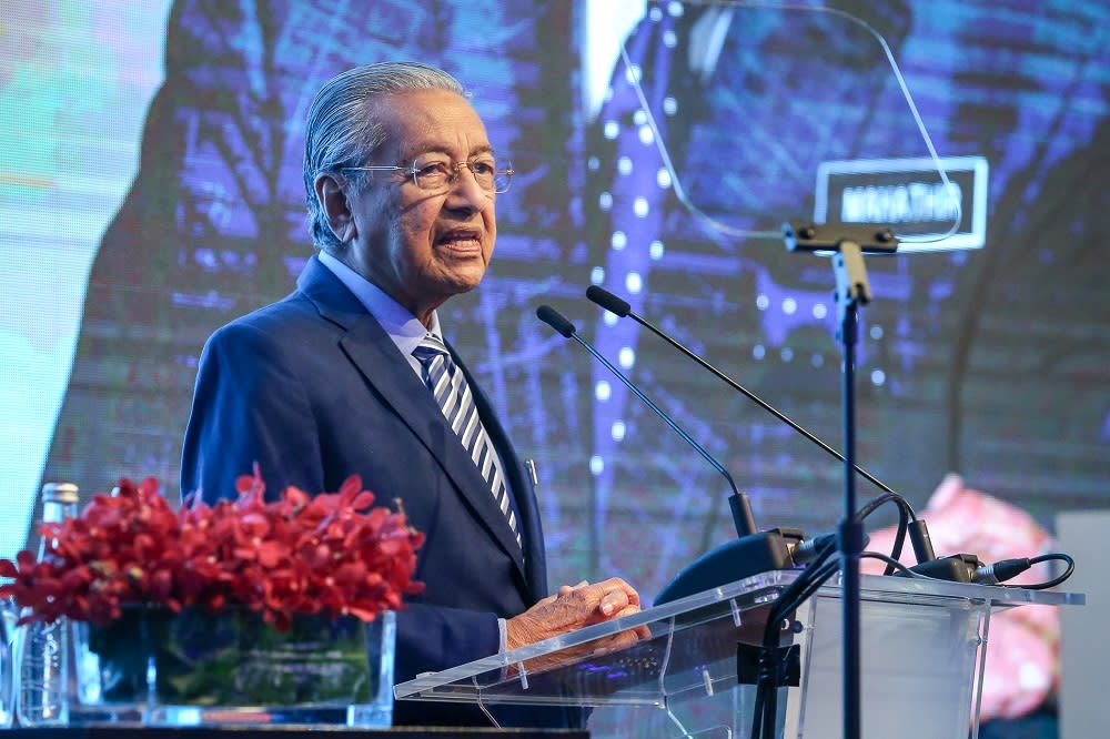 Tun Dr Mahathir Mohamad has repeatedly said that he will not renege on his promise to step down for Anwar to take over as prime minister amid a surge of calls for him to stay on from both sides of the political divide. — Picture by Yusof Mat Isa