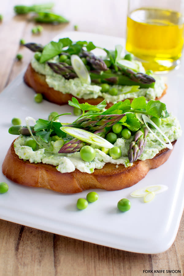 pea and ricotta tartines