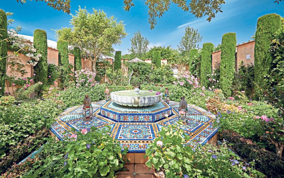 best royal gardens uk visit summer 2022 queen platinum jubilee - GAP Photos / Robert Smith